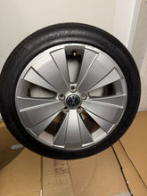 Load image into Gallery viewer, 18'' GENUINE VW BEETLE MK5 TWISTER ALLOY WHEELS TYRES ALLOYS 5C0601025J